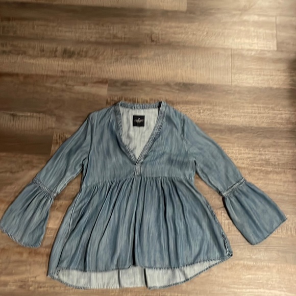 American Eagle Outfitters Tops - American Eagle top size medium